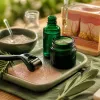 Peau fine après 50 ans : pourquoi l'épiderme s'affine et comment renforcer sa densité