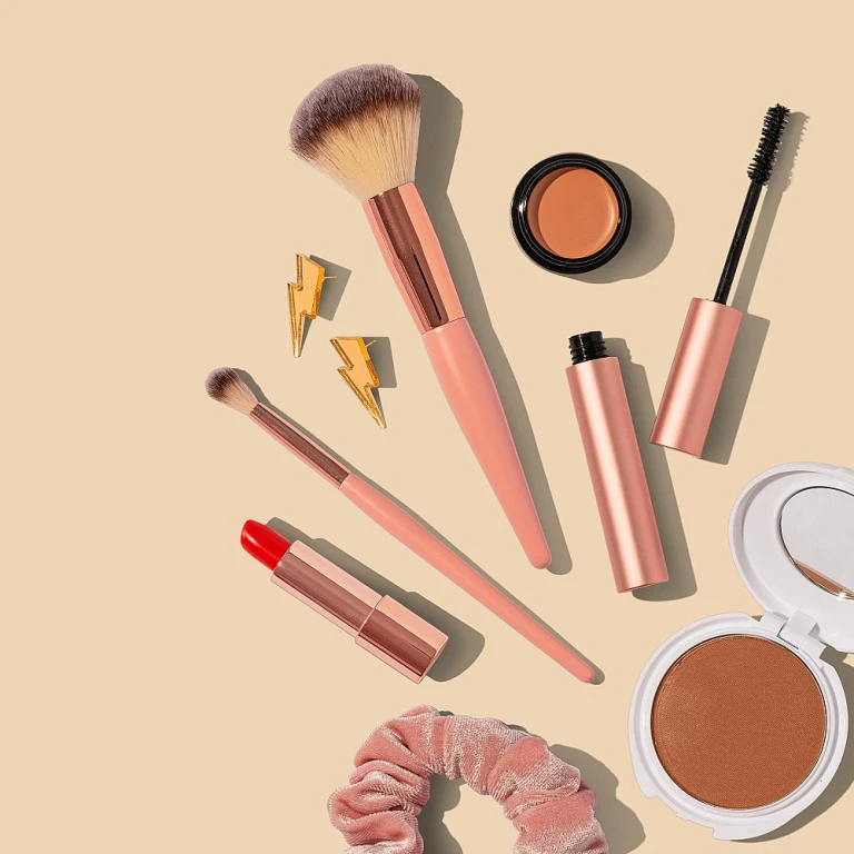 Les risques des injections d'acide hyaluronique pour le visage