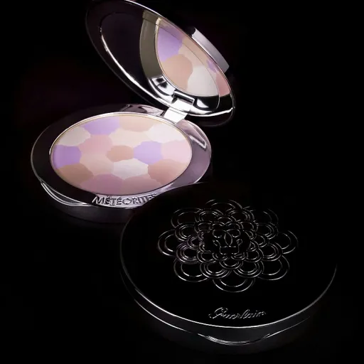 Comment l’huile essentielle de géranium rosat peut soutenir votre routine anti-âge