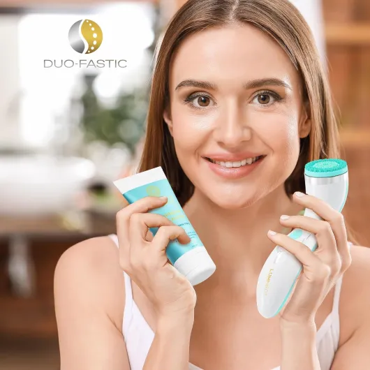 Lumineo PRO nettoyage en profondeur du visage, brosse faciale avec 4 embouts de brosse, USB-C, IPX6 résistant à l'eau, avec gel nettoyant adapté à tous les types de peau (turquoise) Pro Turquoise (Peau Normale)