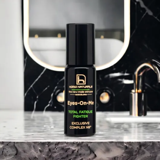 Homo Naturals Soin Contour des Yeux BIO pour Hommes – Roll-on avec Maquillage – Anti-Cernes Homme avec Acide Hyaluronique, Caféine et Effet Frais – Anti-Cernes, Poches et Rides – 10 ml Roll on Color Camo