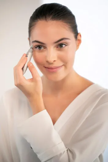 INSTITUT ESTHEDERM Lift and Repair soin lissant, contour des yeux - Effet tenseur immédiat - Lisse les rides et ridules, estompe les signes de fatigue - Tube 15 ml Sans parfum 15 ml (Lot de 1)