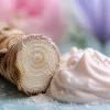 Prébiotiques en cosmétique : comment ces actifs nourrissent la flore cutanée avant vos rides